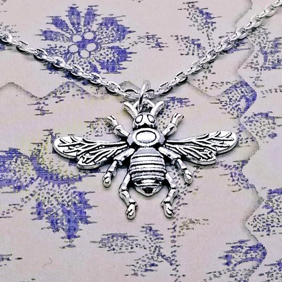 Baroque Vintage Jewelry - Queen Bee Silver Necklace
